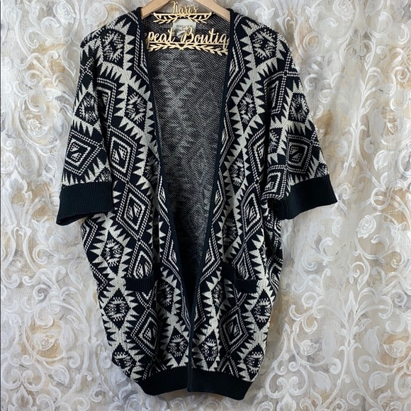 Forever 21 Sweaters - Forever 21 Aztec tribal Large Cardigan Sweater